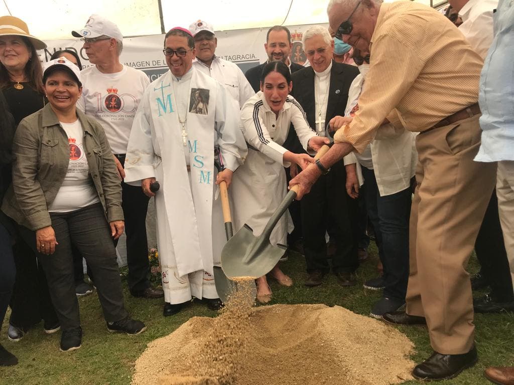 dan primer palazo para construcción de templo altagraciano en hoyoncito NULL