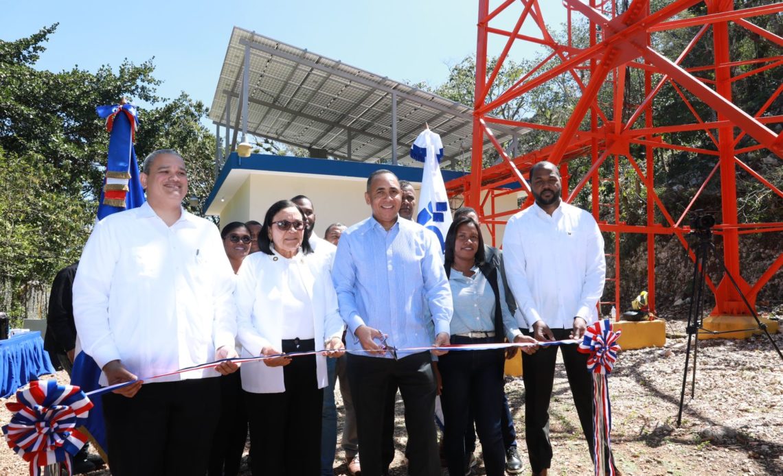 Indotel y Medio Ambiente dejan en funcionamiento estación Fotovoltaica en la Guázara, Barahona NULL