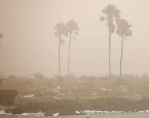 Sin embargo, una vaguada provocará algunos chubascos aislados en horas matutinas, sobre La Altagracia, La Romana y El Seibo.