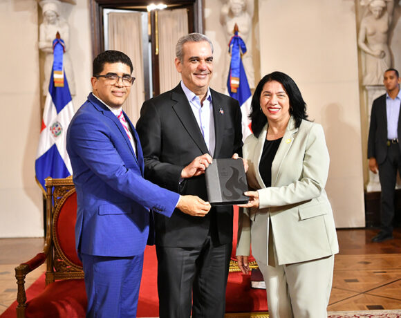 Cada día 27 de septiembre en la República Dominicana se conmemora el Día Nacional de la Biblia, mediante la Ley 204-84, del 1984.