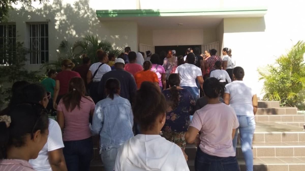 dificultades en baní y barahona al iniciar el año escolar Sin almuerzo. Cuando menos dos centros educativos de Barahona no están ofreciendo almuerzo a sus estudiantes, lo que preocupa a padres, madres, tutores y amigos de alumnos.