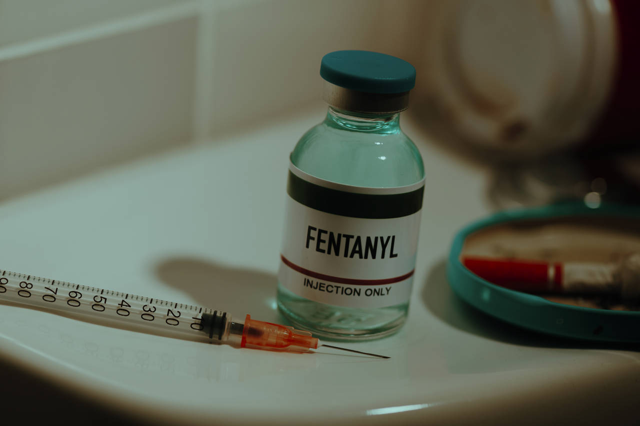 muertes por sobredosis de fentanilo con otras drogas se multiplican por 50 en eeuu Los autores también descubrieron que las muertes por sobredosis de fentanilo/estimulantes afectan de forma desproporcionada a las comunidades de minorías raciales/étnicas en EEUU, incluidas las personas de raza negra y afroamericana y los nativos americanos.