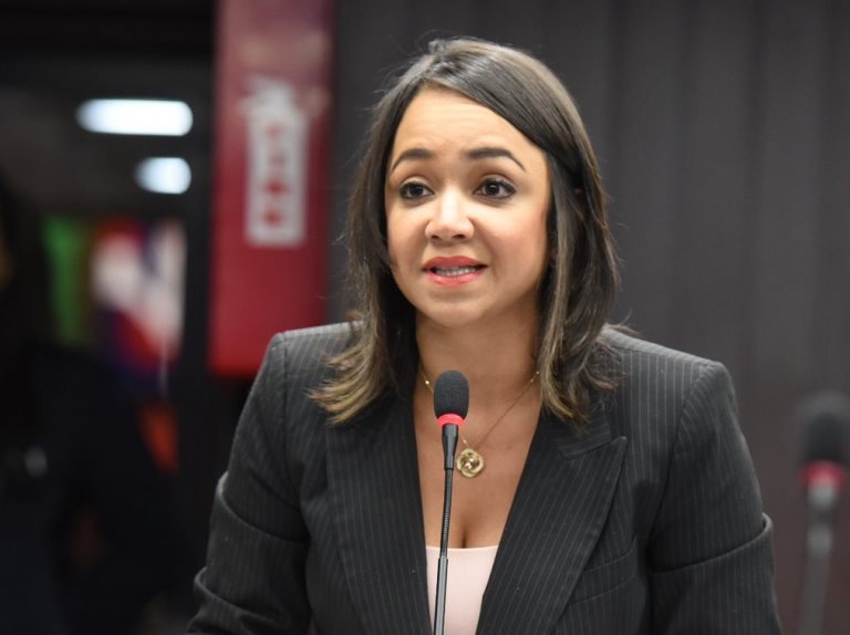 Asimismo, sostuvo que no ha claudicado en sus principios y valores, y prometió que su lineamiento será el mismo en caso de que gane las elecciones por la senaduría en el 2024.