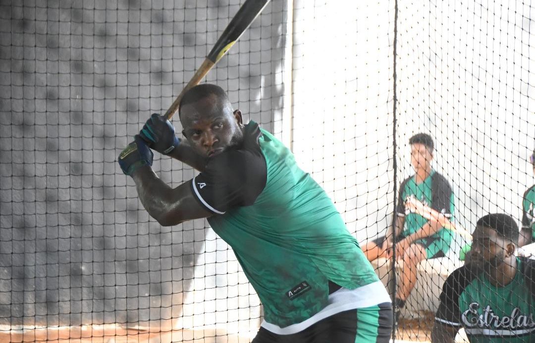 miguel sanó asegura permanecerá con las estrellas hasta que finalice la temporada “Me haría falta consumir muchos turnos. Esa es la mejor manera de regresar en forma”, sostuvo Sanó sobre el porqué de su futura decisión, una vez haya firmado de regreso al llamado Béisbol Organizado.