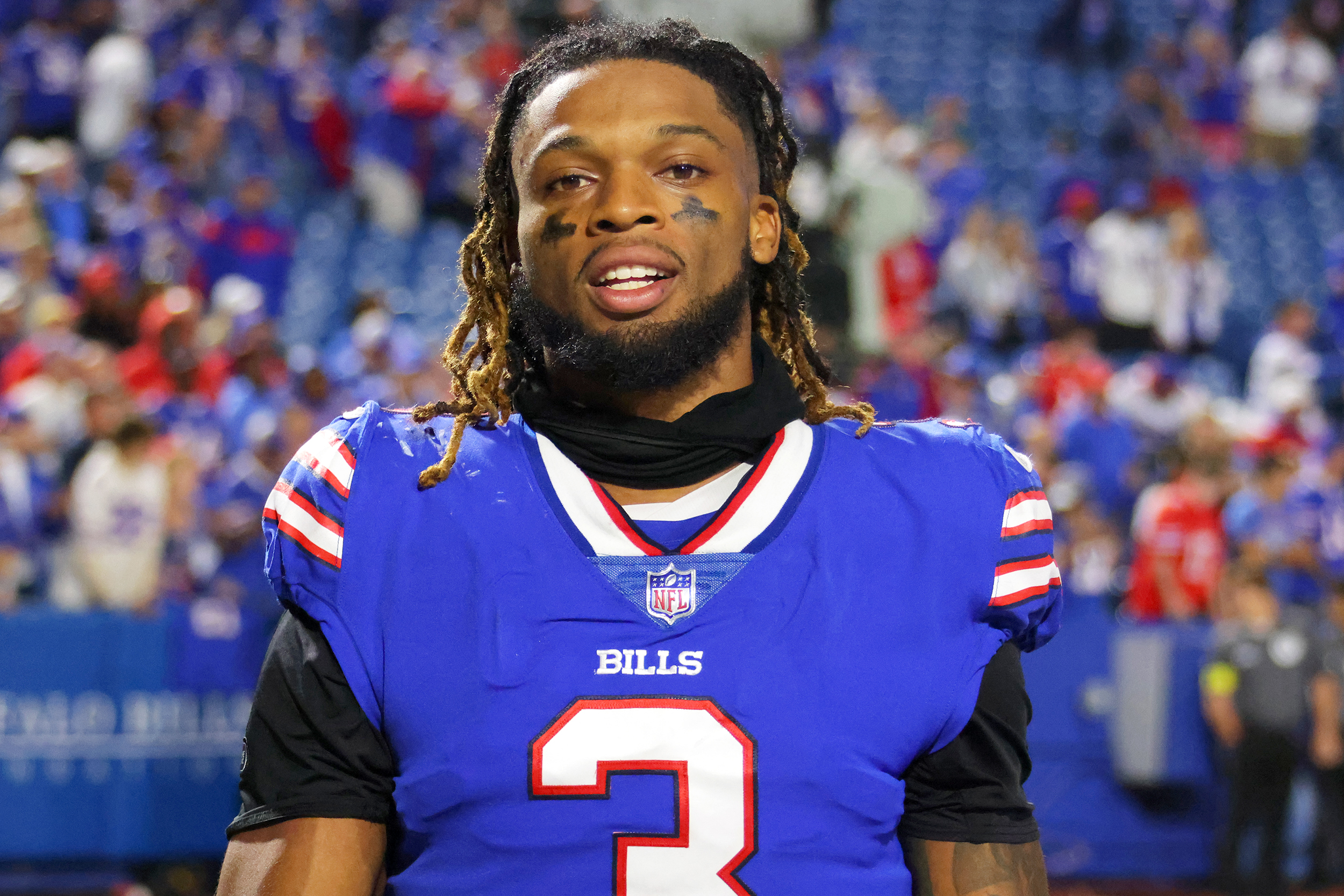 hamlin reaparecerá en la nfl este domingo ante dolphins 9 meses después del paro cardíaco Hamlin sufrió un fallo cardíaco el pasado 2 de enero en el partido de la Semana 17 de la temporada 2022 en el que los Bills enfrentaron a los Cincinnati Bengals.