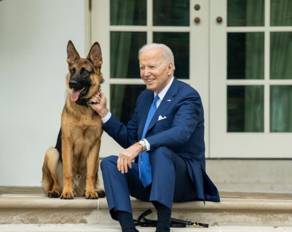 Elizabeth Alexander, portavoz de la primera dama, Jill Biden, confirmó la expulsión a varios medios estadounidenses.