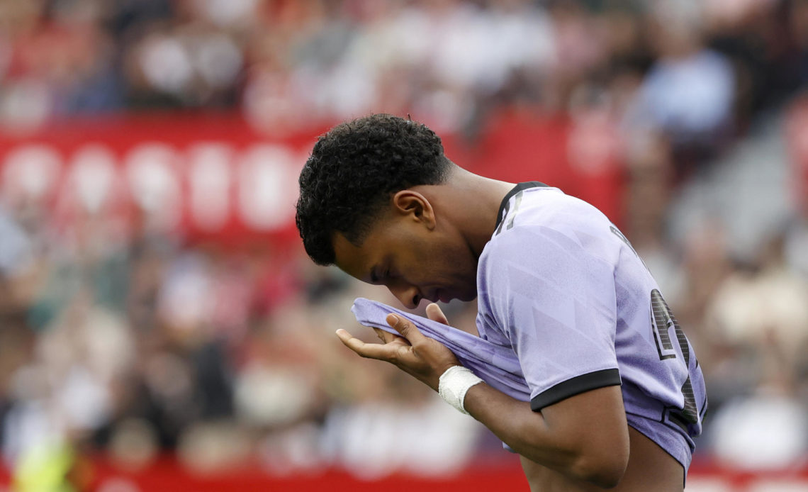 el real madrid ha ganado sus cuatro últimos partidos en el campo del sevilla Esa igualada es una de las dos que se han producido entre Sevilla y Real Madrid en el Sánchez-Pizjuán en los veintiséis enfrentamientos oficiales que han dirimido en lo que va de siglo XXI, de los cuales once se han saldado con victorias visitante y catorce han tenido color local.