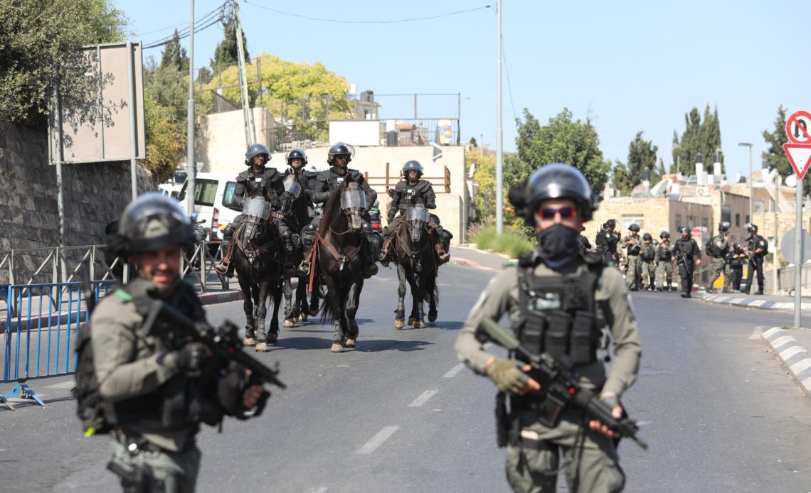 fuerzas y colonos israelíes mataron a 36 palestinos en cisjordania desde el inicio de la guerra A esto se suman los más de 650 heridos en los enfrentamientos de estos últimas días, entre los cuales hubo 210 que debieron recibir atención hospitalaria, entre ellos al menos 10 lesionados por impactos de munición real solo hoy.