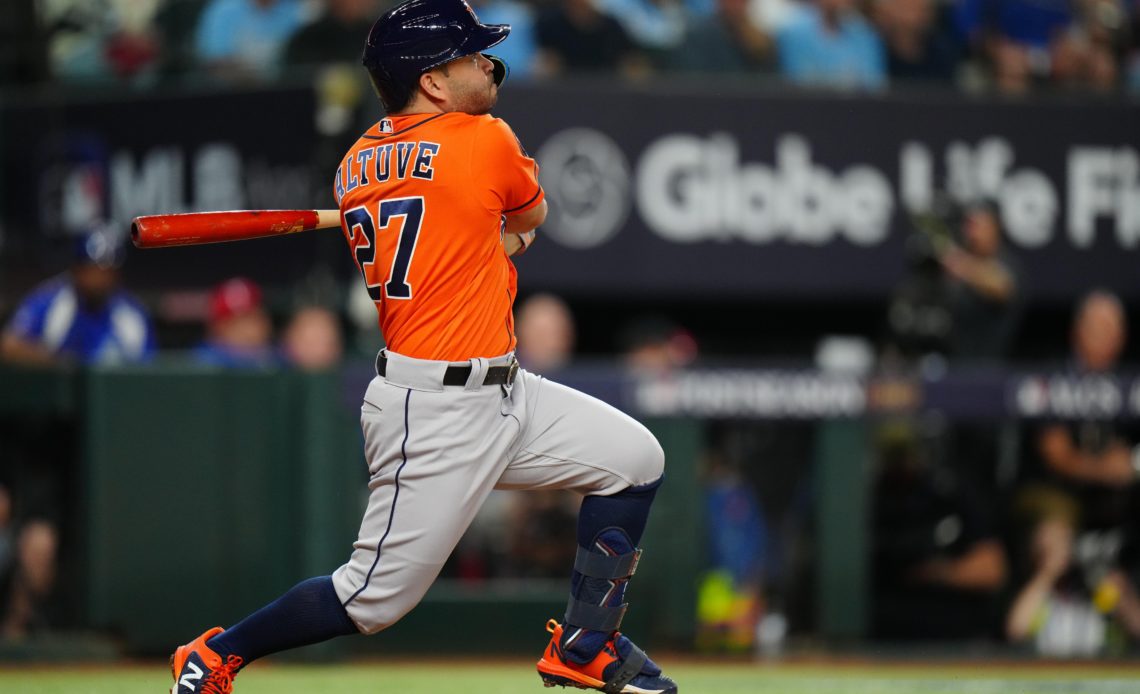altuve y javier dan respiro a astros en la serie de campeonato de la liga americana Javier (2-0) lanzó 5.2 entradas, en las que le pegaron tres imparables y le anotaron dos carreras, mientras ponchó a tres bateadores para cumplir con la encomienda de mantener a raya la ofensiva de los Rangers.
