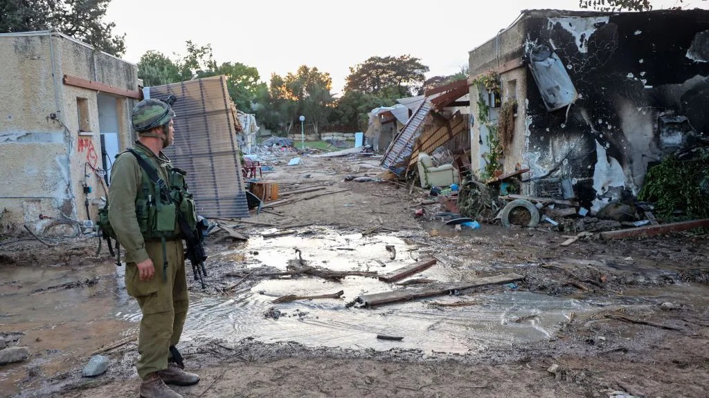 son 22 los estadounidenses muertos en guerra israel-hamas “Este ataque trajo a la superficie recuerdos dolorosos y las cicatrices que han dejado un milenio de antisemitismo y genocidio contra el pueblo judío”, dijo Biden a la prensa.