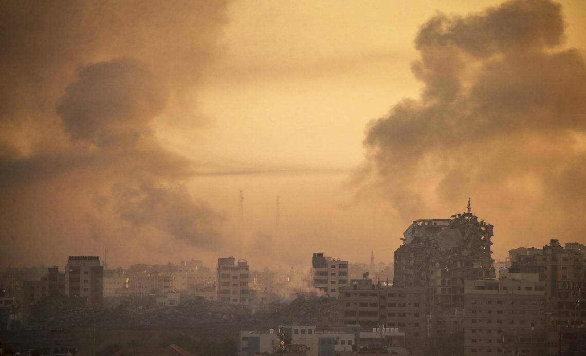 15 periodistas han muerto en diez días de combates en gaza e israel, según el cpj El CPJ también tiene constancia de tres periodistas desaparecidos o detenidos, dos de ellos palestinos y uno israelí, y ocho más heridos, tras recabar sus datos de medios palestinos, israelíes o de terceros países que han alertado sobre sus circunstancias.