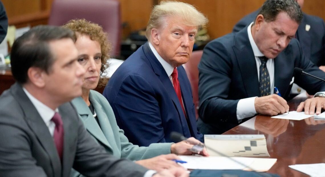 El argumento de inmunidad presidencial había sido asomado por la defensa desde hace semanas, como uno de varios desafíos que piensa intentar contra el proceso, uno de los cuatro que Trump enfrenta.