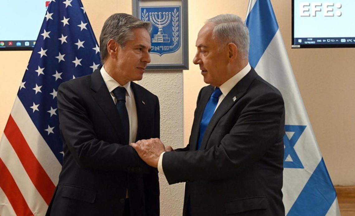 blinken afirma en tel aviv que mientras ee.uu. exista israel no tendrá que defenderse solo “No hay ningún pretexto para estos actos horrendos”, destacó Blinken, quien inició su intervención alegando que no solo ha venido a Israel como secretario de Estado, sino también como judío.