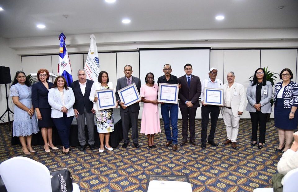 La actividad estuvo encabezada por el doctor Eladio Pérez, viceministro de Salud Colectiva, quien precisó que con este documento se establecería un referente nacional para la valoración nutricional del adulto mayor hospitalizado, institucionalizado o ambulatorio, que oriente la identificación y tratamiento oportuno de estados de malnutrición.