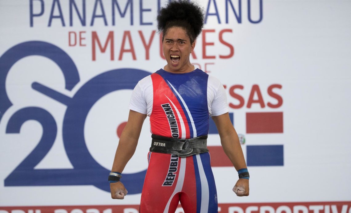 la pesista yudelina mejía y la karateca maría dimitrova ilusionan a los dominicanos La velocista comenzó su carrera en el atletismo en los 100 y 200 metros, pero sus entrenadores la enfocaron a los 400 metros y los resultados han sido extraordinarios.