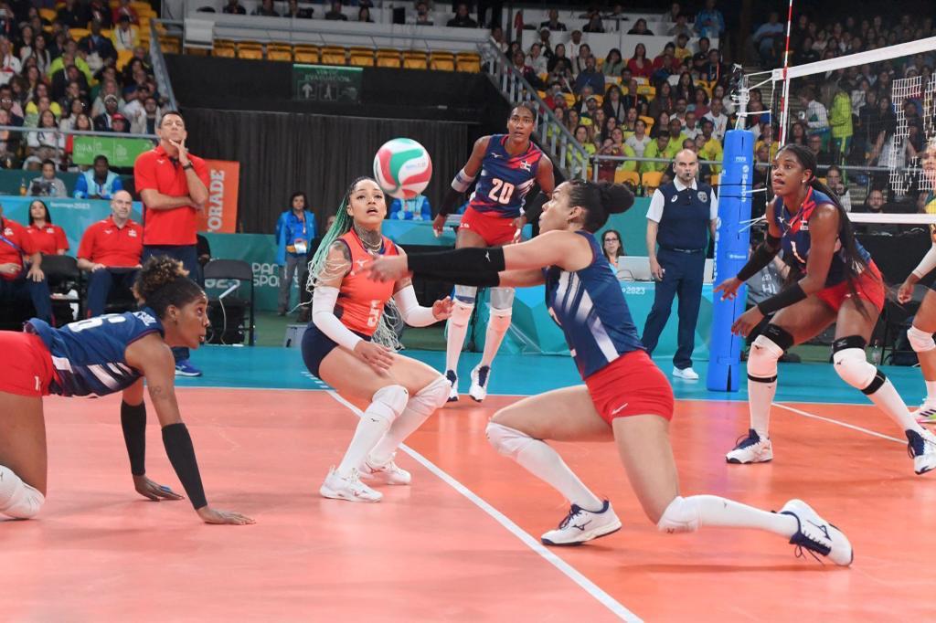 las reinas del caribe vencen a brasil y logran el oro panamericano en chile Con este oro República Dominicana revalidó el título obtenido en la edición de las justas en Lima 2019 y alcanzó en el medallero de Santiago 2023 su cuarta presea dorada.