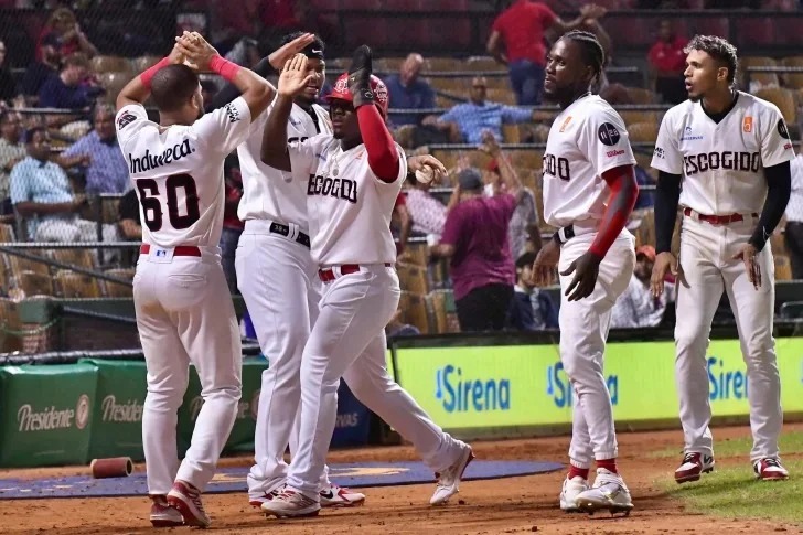 los leones del escogido ganan su quinto juego consecutivo en el béisbol dominicano