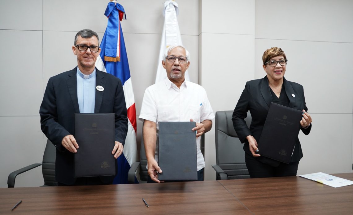 minerd firma acuerdo para habilitar unidades terapéuticas para niños con discapacidad