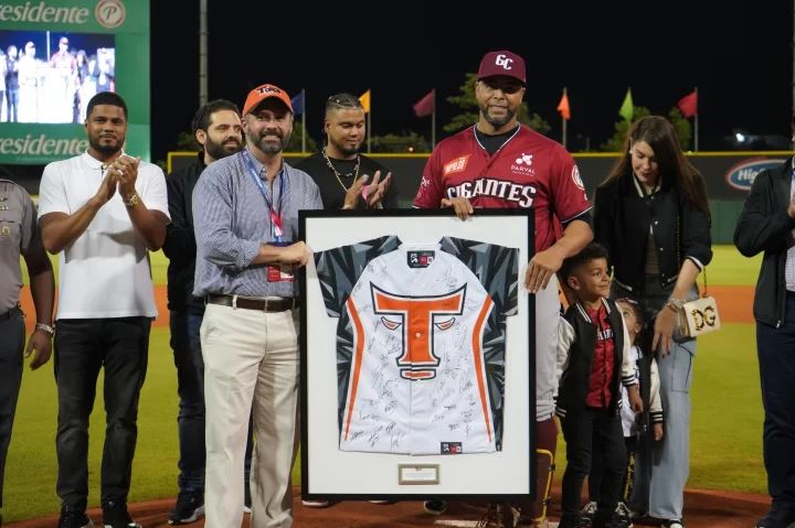 Los Gigantes ganaron su juego número doce de la temporada, su quinto consecutivo y su noveno en la carretera al vencer por 10-1 sobre los Toros en el Estadio Francisco Micheli.