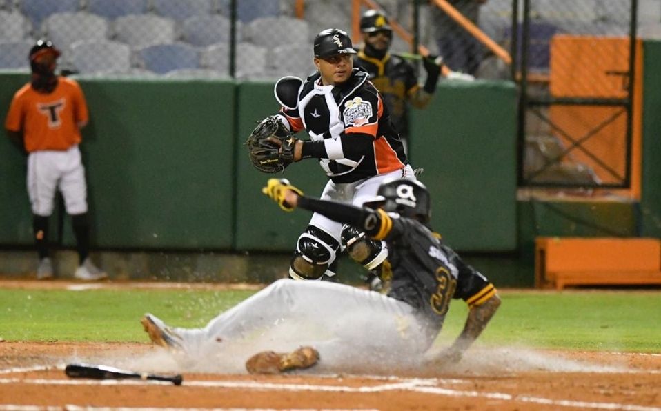¡continúa la agonía! toros vencen a las Águilas que pierden su octavo juego seguido Esmil Rogers (G,2-0) laboró por cinco entradas dónde permitió cinco hits, dos carreras, dos boletos y cinco ponches. Fue su triunfo número 18 de por vida empatando con Cecilio guante y Jorge Sosa