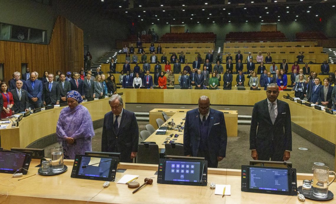 minuto de silencio en la sede de la onu en nueva york por sus funcionarios muertos en gaza