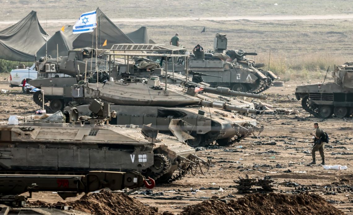 al menos 63 personas muertas en bombardeos israelíes en gaza, según fuentes palestinas