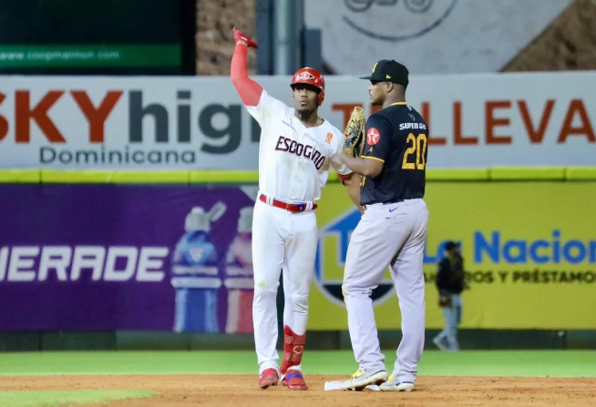 elier hernández decide con doble para los leones sobre las Águilas