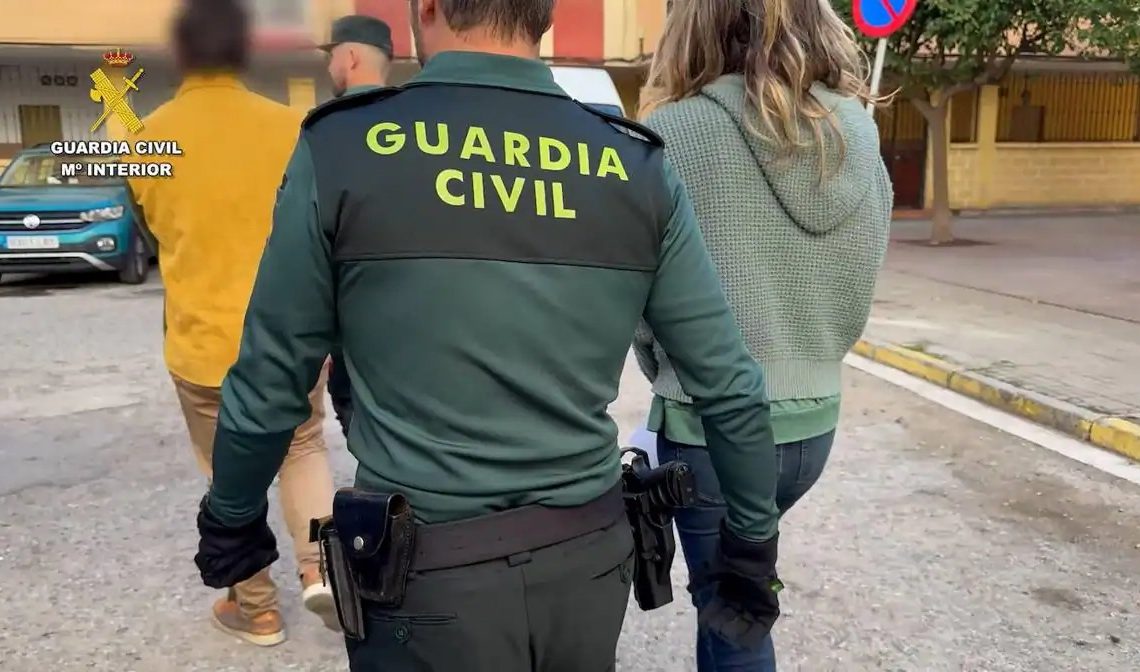 Detienen a una pareja que iba a matar a su hijo de cinco años al creer que “estaba poseído”