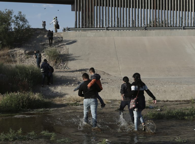 EEUU y México discutirán en enero acciones para enfrentar creciente flujo de migrantes