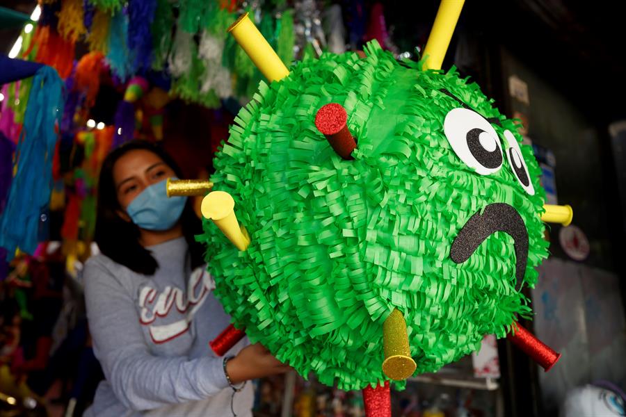 Las piñatas, una tradición que pinta de color y alegría las navidades mexicanas