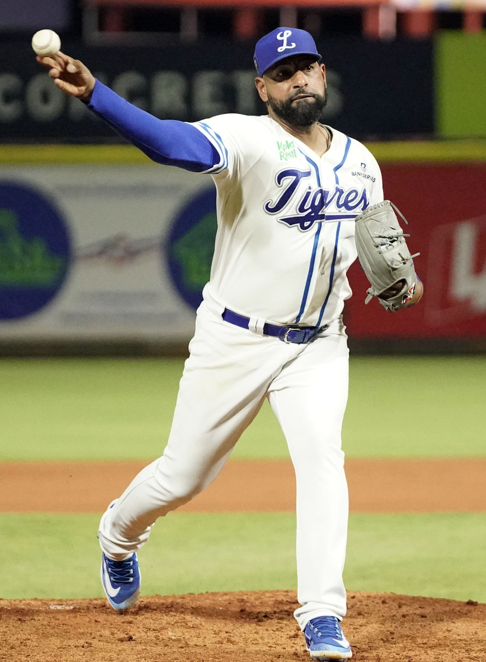 Valdez se luce en blanqueada de Licey sobre Estrellas