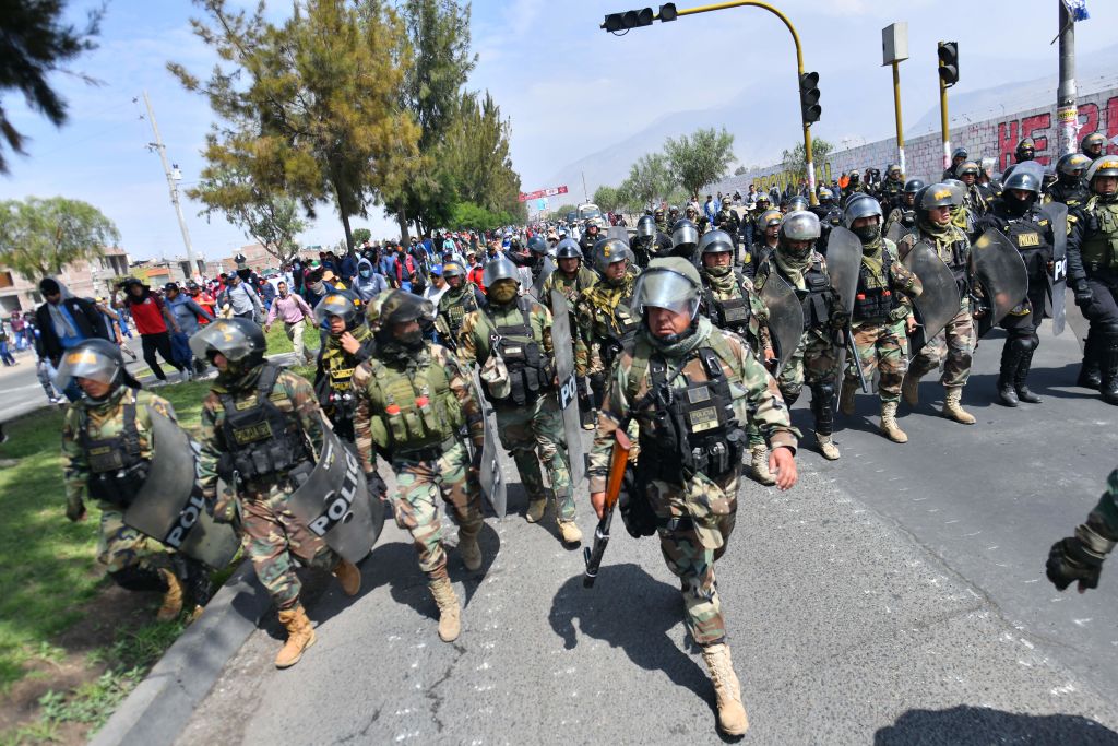 Perú declara en emergencia toda su frontera con Ecuador; reforzará vigilancia militar