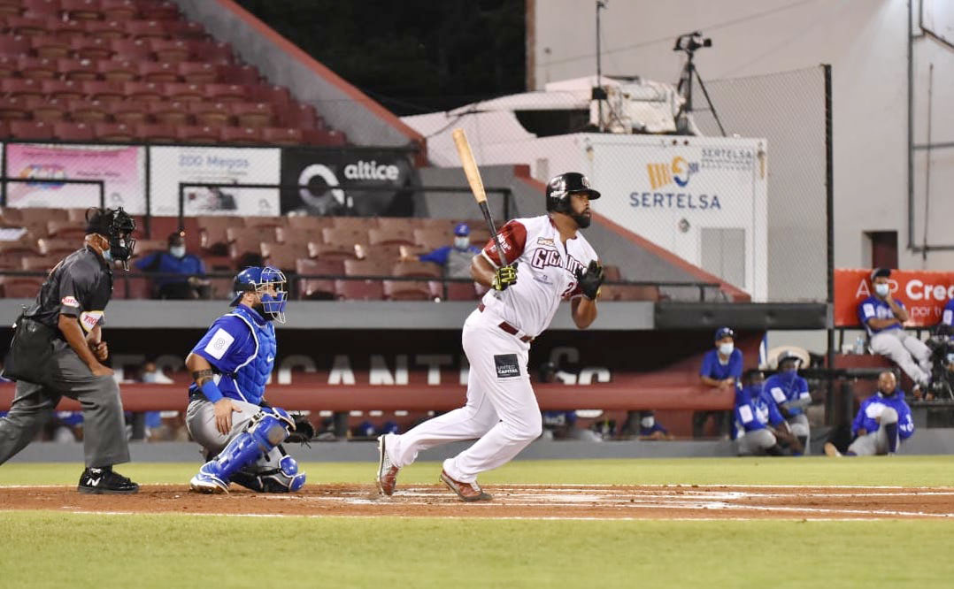 Gigantes y Tigres extienden su dominio en las semifinales