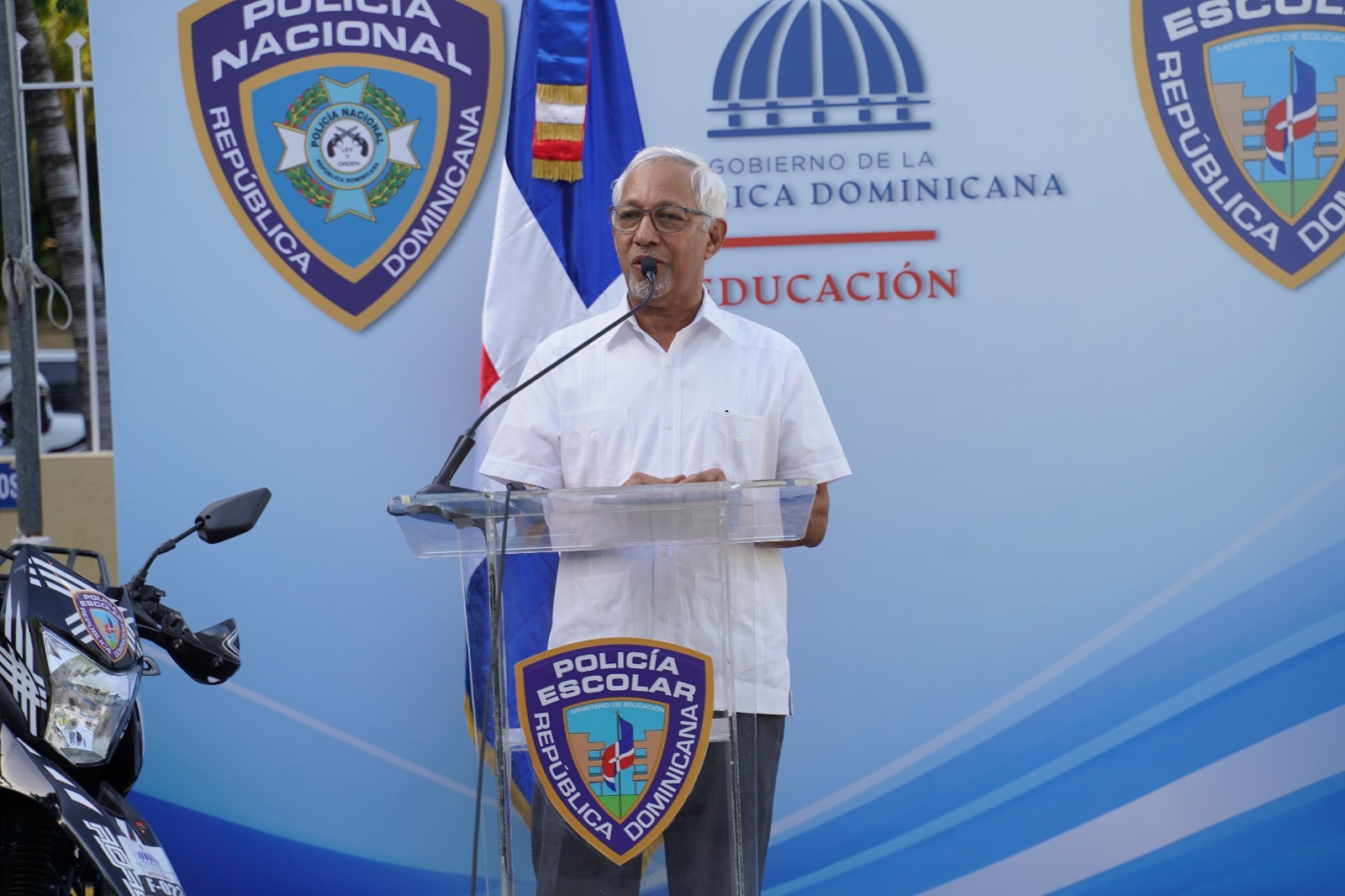 Ministerio de Educación adquiere vehículos para la policía escolar