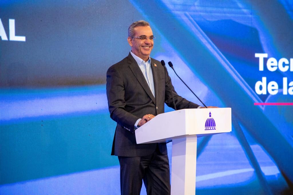 Gobierno implementa tecnología aplicada en educación básica para avanzar en ciencias, matemáticas y artes