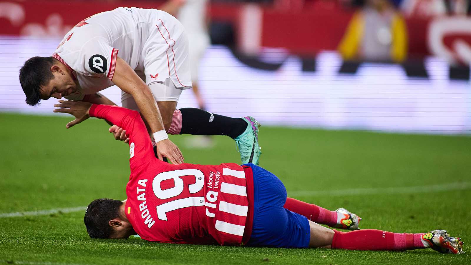 El futbolista Morata sufre esguince de rodilla y estará unas tres semanas de baja