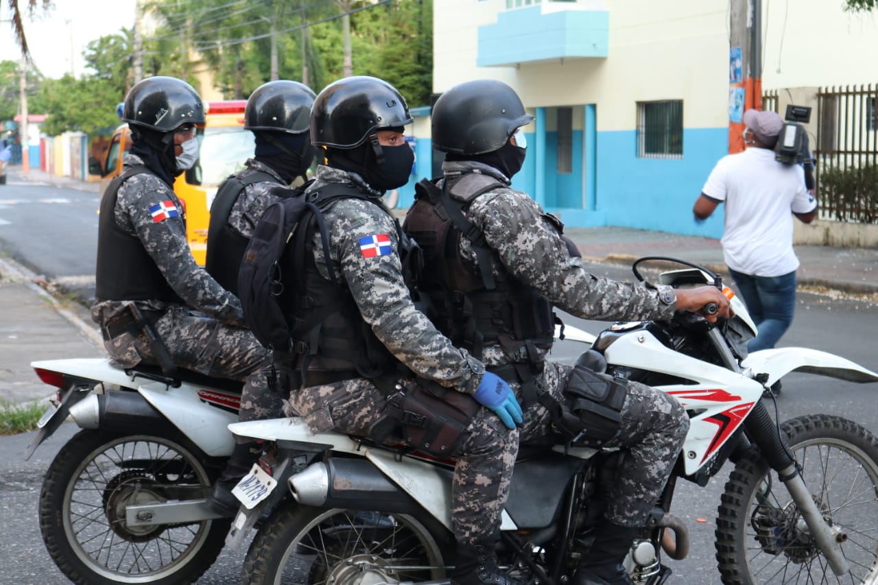 poliiiiiii