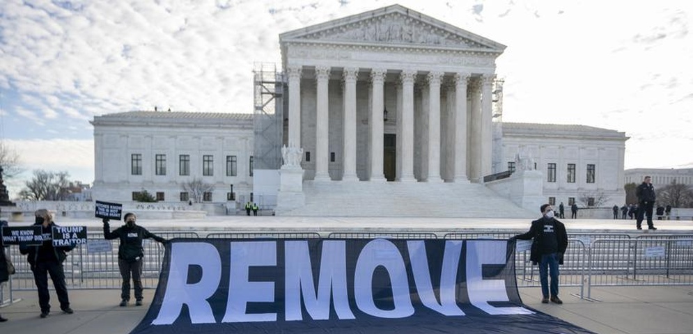 El Supremo de EE.UU. ve con recelo vetar a Trump de las elecciones