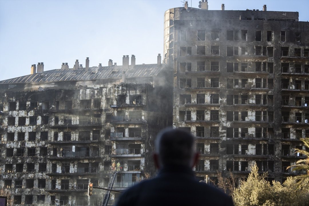 Aumentan a 10 los muertos en incendio de Valencia