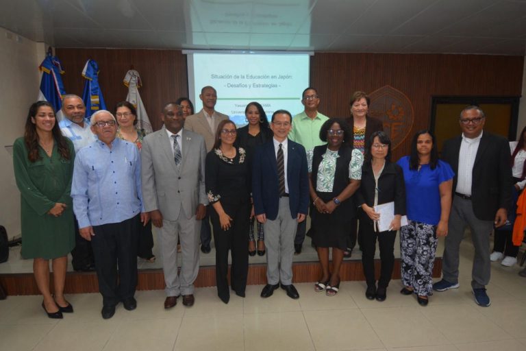 UASD organiza conferencia destacando la situación educativa en Japón