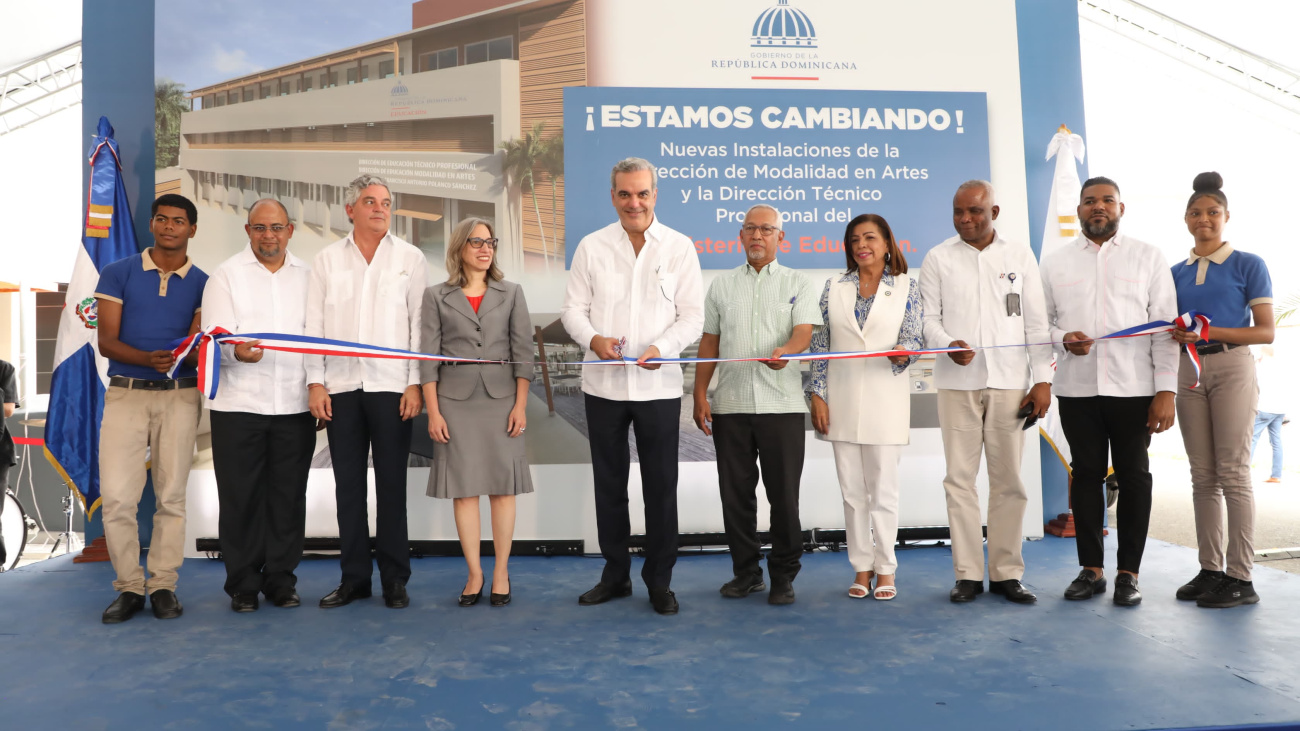 Presidente Abinader entrega remozamiento de instalaciones de Técnico Profesional y Modalidad en Artes del Minerd