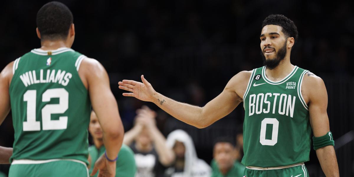 Los Celtics avasallan al trío estelar de Phoenix