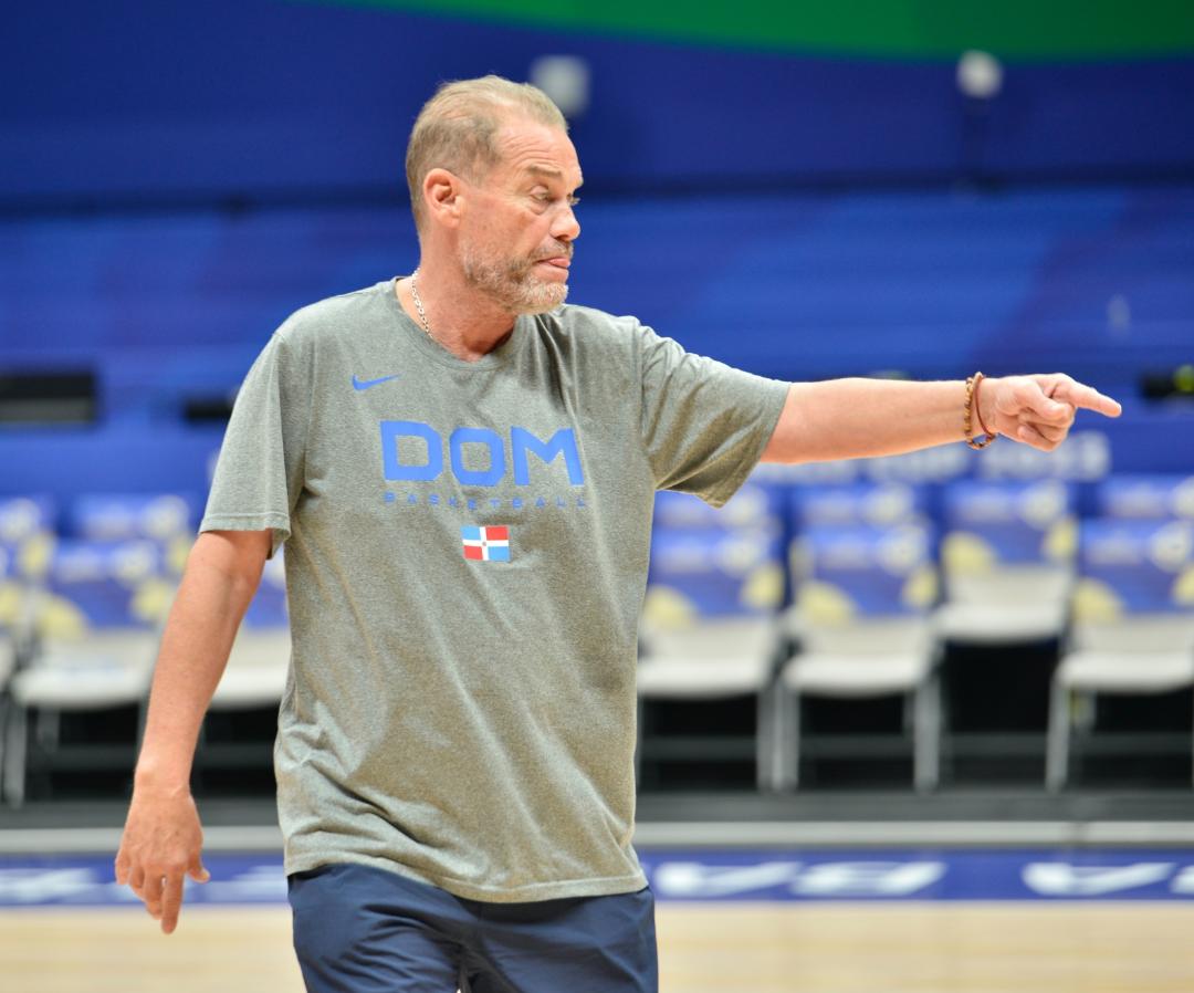 Fedombal anuncia retorno Nestor Ché García como su entrenador