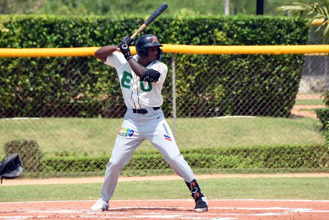Leones del Escogido y Estrellas Orientales intercambian jugadores