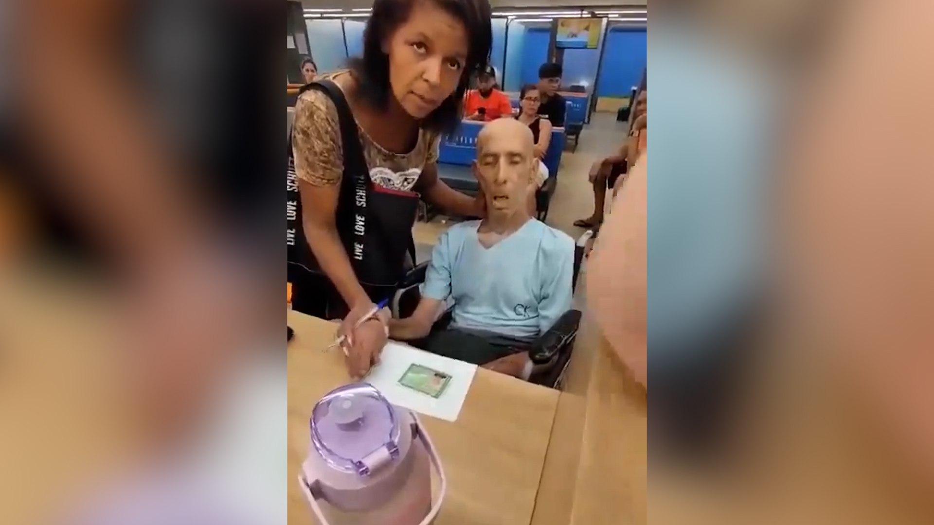Fiscalía denuncia a la mujer que llevó a su tío muerto a un banco de Río de Janeiro