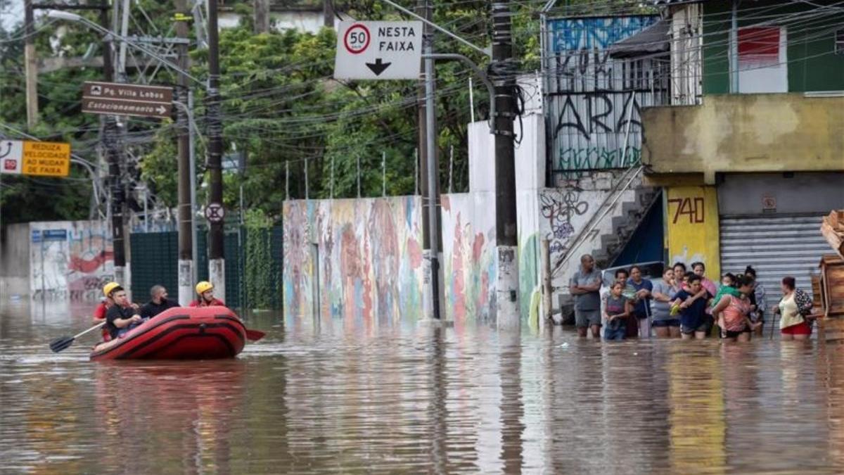 Trasladan a más de mil reos por inundación de una cárcel en el sur de Brasil