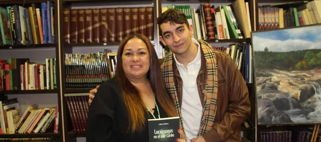 Escritora y Empresaria dominicana Lilian Núñez firma ejemplares en la Feria del Libro de Madrid