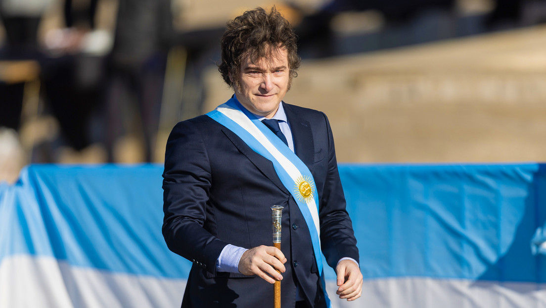Milei llega a España en medio de tensión por sus crìticas a Sánchez