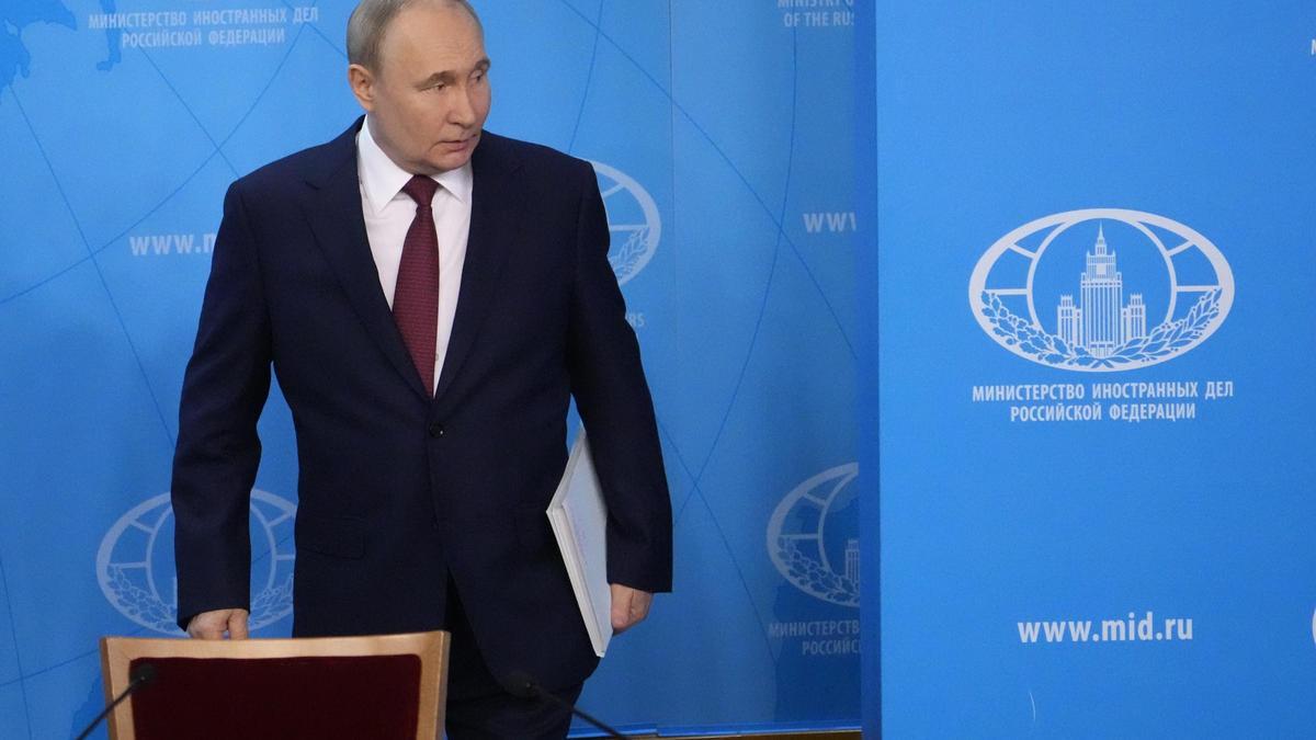 Vladímir Putin tacha de «un robo» la congelación de los activos rusos