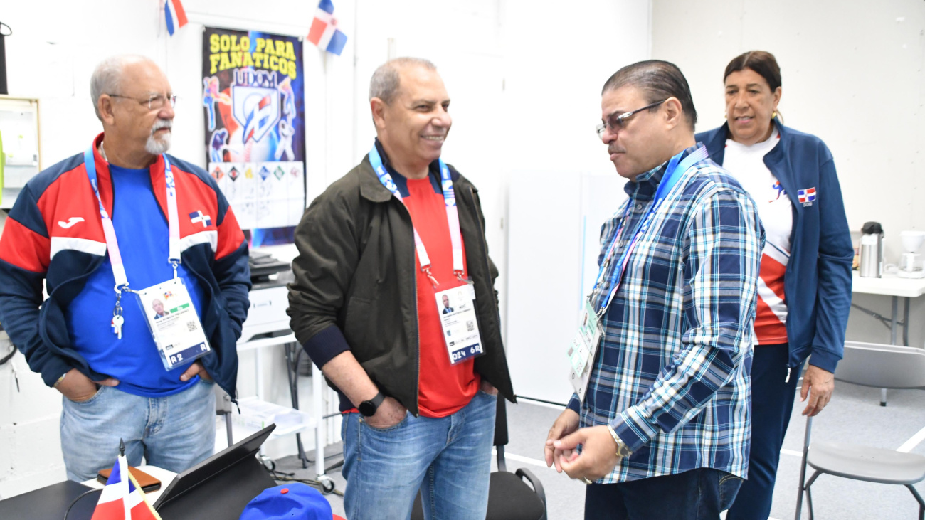 Ministro Francisco Camacho visita villa olímpica de París 2024 para evaluar condiciones de atletas dominicanos